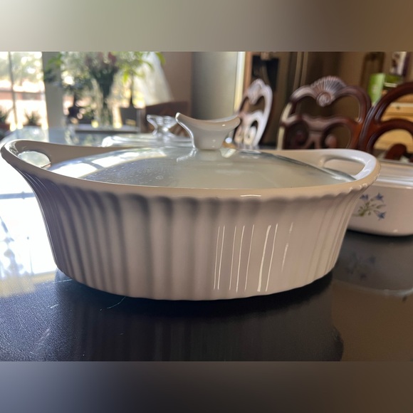 Corningware French White 2.5qt/2.35L Oval Ceramic Casserole Bakeware Dish w/ Lid - Picture 1 of 3